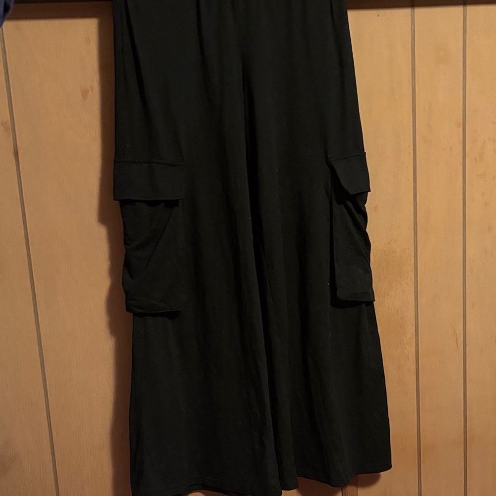 Black Wide-Leg Pants with Pockets